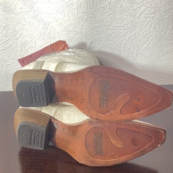 CORRAL NEW - Sz 8.5 - Swarovski sparkle dots - gold shimmer - floral pattern - Picture 8 of 15